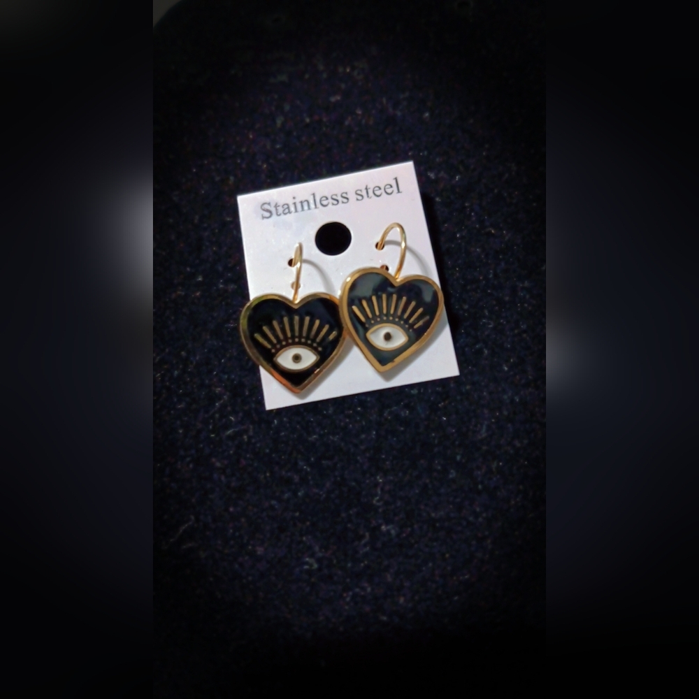 Stainless steel gold w/ black heart erring